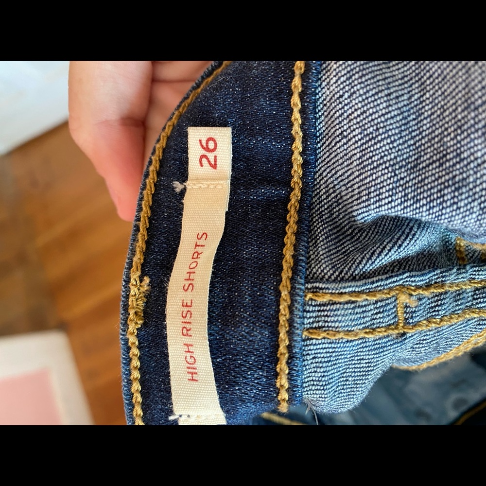 High Rise Levi Shorts - Picture 4 of 4